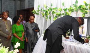 Sanwo-Olu Pays Condolence Visit To Late ArchBishop Olumakaiye's Family