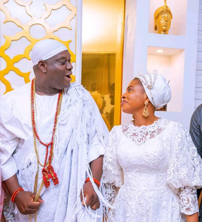 7th Coronation Anniversary: Ooni Doles Out Cash, Car Prizes As Wife Honour Palace Staff, Aides With Award Of Excellence