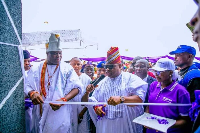 Ooni Unveils OjajaMore In Osun, Installs Streetlights For Ede, Osogbo Cities