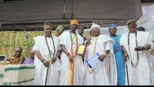 Oba Fálùádé Honoured With Award Of Excellence As 'Ọba Afèdè-Yangàn' By Yoruba Studies Association